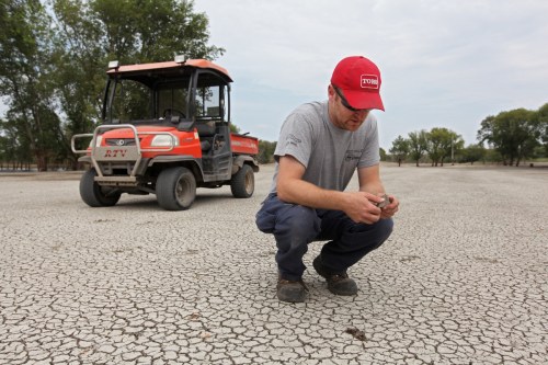 Tim Smith / Brandon Sun
Kyle Ratz, Superintendent for the Wheat City Golf Course, examines a silt covered fairway on the course on Tuesday after the flood water had receded.