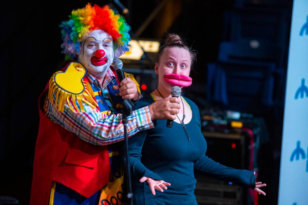 Chelsea Kemp/The Brandon Sun
Doodles the Clown pulls Allison Curle on stage at the Manitoba Hydro Auditorium Thursday. Curle has been attending Doodles' shows since she was a kid.