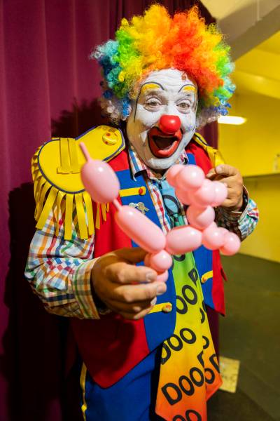 Chelsea Kemp/The Brandon Sun
Doodles the Clown poses for a photo at Manitoba Hydro Auditorium Thursday. He has been performing at the Royal Manitoba Winter Fair for more than 30 years.