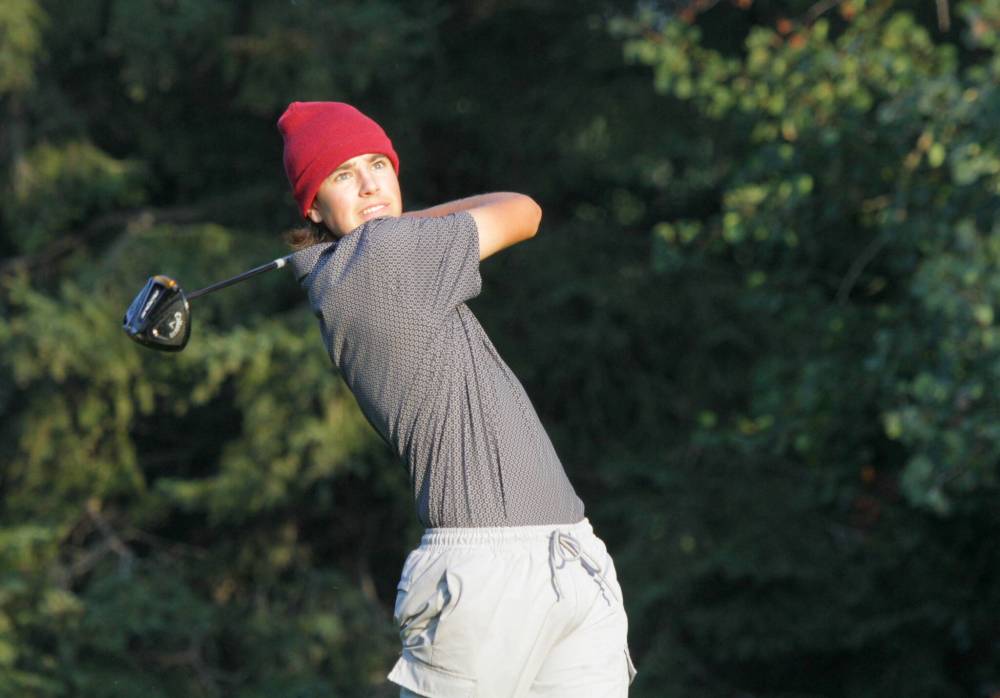 Mack Sanderson made eight birdies to beat Jeri-Ann Lafleche 4 and 2 in the Tamarack golf tournament junior semifinals at Clear Lake Golf Course on Friday. (Thomas Friesen/The Brandon Sun)