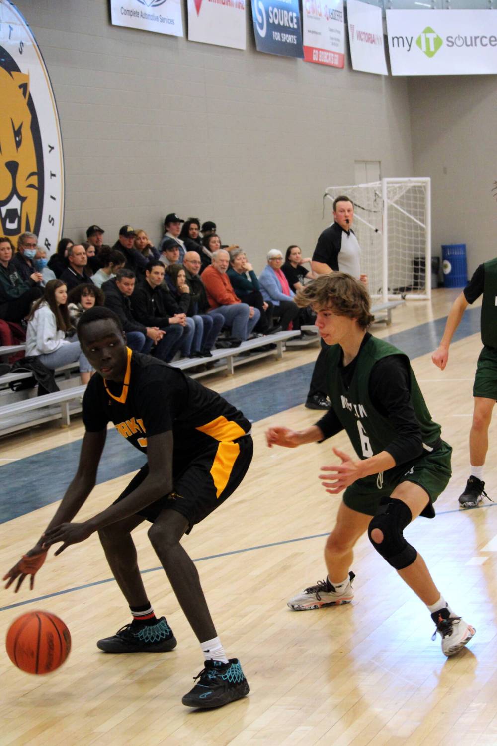Kal-El Wilson of the Neelin Spartans keeps a close eye on Kismayo de Michael of the Dakota Lancers during Saturday's Tier 1 semifinal contest. (Lucas Punkari/The Brandon Sun)