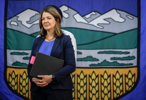 Alberta United Conservative Party Leader Danielle Smith makes an election campaign announcement in Calgary last week. Deveryn Ross writes that there are several lessons in Smith’s election win that could be applied to this fall’s provincial election in Manitoba. (The Canadian Press)