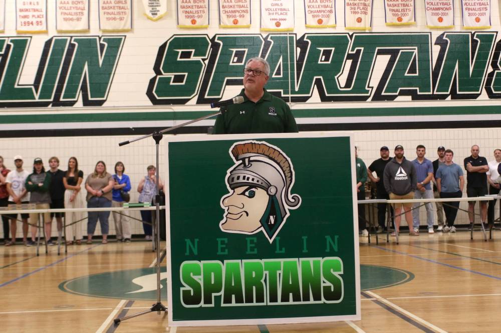 Don Thomson gives a speech, thanking the thousands of people who helped create a special place to work for nearly three decades. (Thomas Friesen/The Brandon Sun)