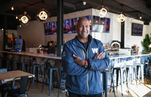 Winnipeg restaurant owner Ravi Ramberran and others want the province to give restaurateurs a wholesale discount on spirits as relief for the struggling industry. (Ruth Bonneville/Winnipeg Free Press files)
