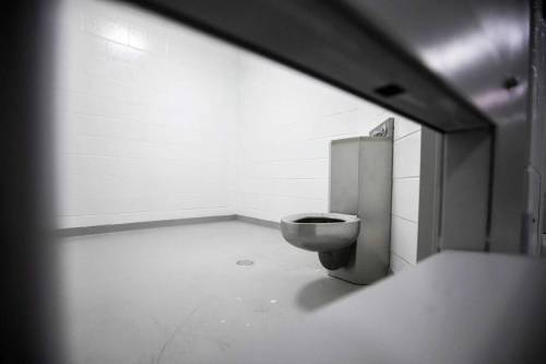 A room inside the 20-bed detox facility at 190 Disraeli Fwy. in Winnipeg. (Mikaela MacKenzie/Winnipeg Free Press files)