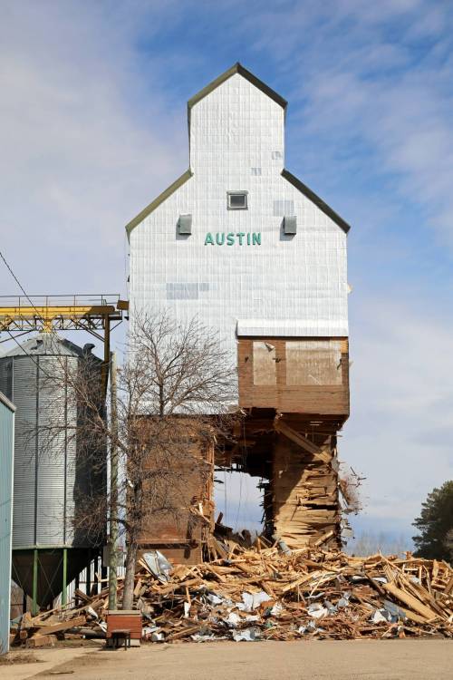 ‘Countdown’ project tracks demise of grain elevators