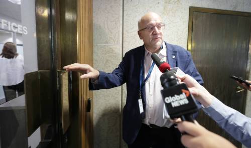 Transcona Coun. Russ Wyatt walks into Winnipeg city hall on Thursday. (Ruth Bonneville/Winnipeg Free Press)