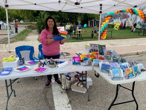 Artist Betty Sawatzky does a live art demo at the Boissevain Street Fest. (Courtesy Boissevain Street Fest)