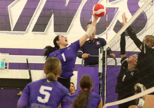 Vincent Massey&rsquo;s Hannah McGregor saves a tight set with her left hand during the Vikings&rsquo; five-set win over the Neelin Spartans in Brandon High School Volleyball League varsity girls&rsquo; action on Tuesday. (Thomas Friesen/The Brandon Sun)