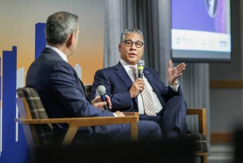 Manitoba&rsquo;s U.S. trade representative Richard Madan (right) speaks Thursday at a Winnipeg Chamber of Commerce event at the Inn at The Forks. (Ruth Bonneville/Winnipeg Free Press)